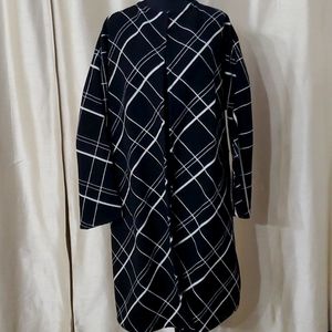 DONCASTER,size 18 ,  Black-and-white